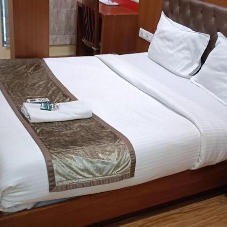 Hotel A Suites Mumbai  Buitenkant foto