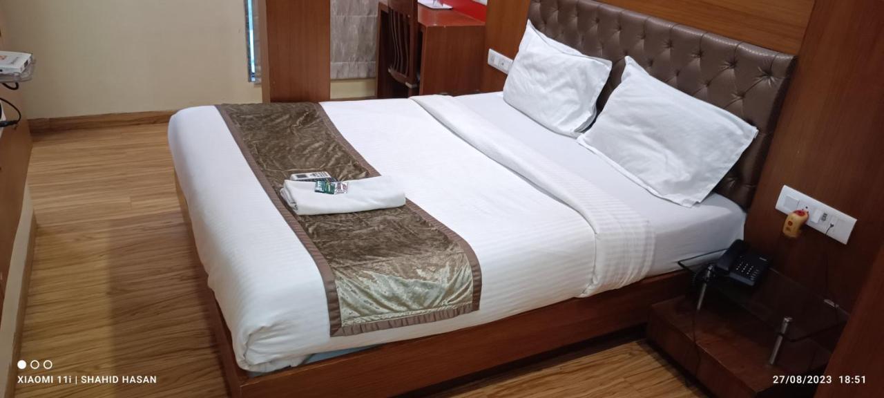 Hotel A Suites Mumbai  Buitenkant foto