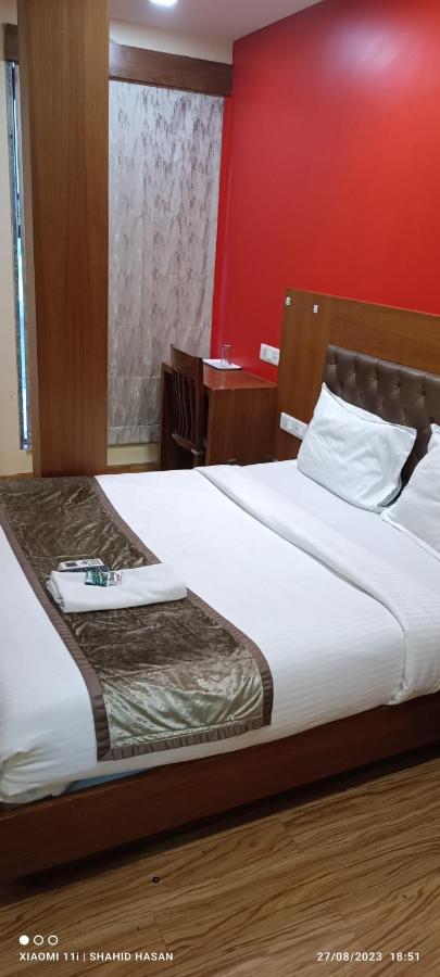 Hotel A Suites Mumbai  Buitenkant foto